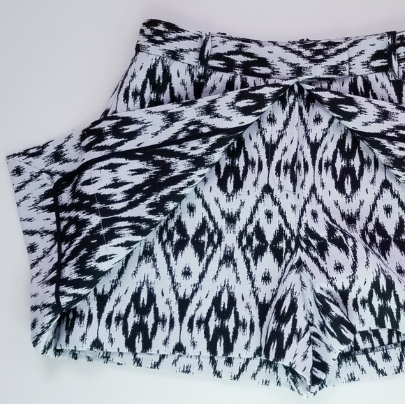 THEORY CASLYN JACQUARD LAYERED SHORTS - Picture 4 of 8